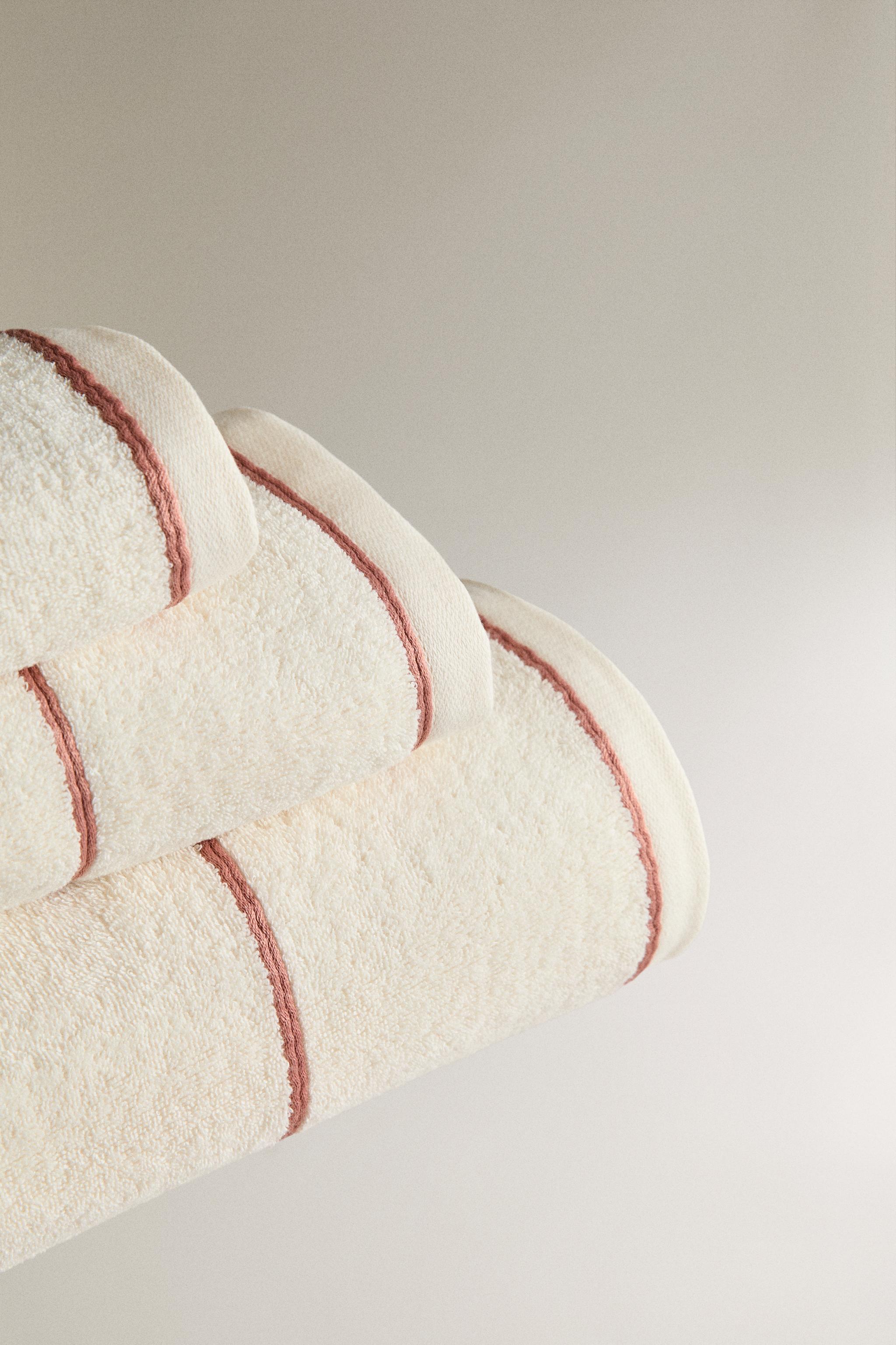 BATH TOWEL WITH CONTRAST PIPING